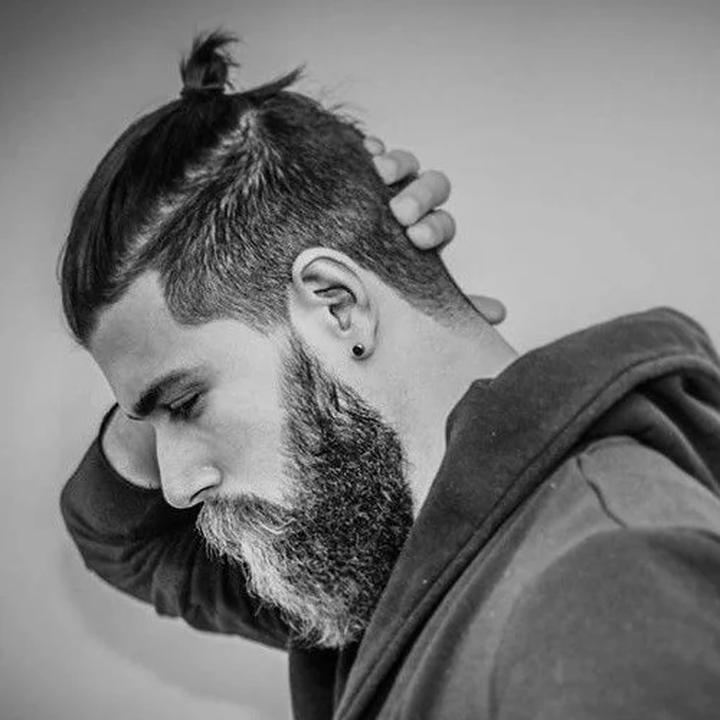 Zapuszczanie włosów do fryzury na samuraja